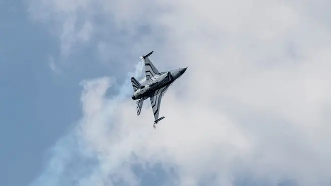 Самолет Ф-16