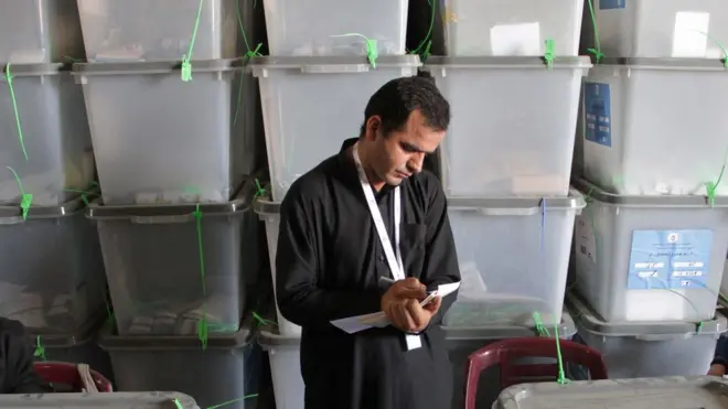 د افغانستان په قوانینو کې راغلي چې محرم او با ارزښته اسناد باید د پوست له لارې له یوې ادارې بلې ته ولېږدول شي