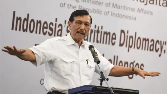 Pembangunan ibu kota baru 'tertunda' karena pandemi Covid-19, kemungkinan selama minimal 'enam bulan', kata Menteri Koordinator Kemaritiman dan Investasi Luhut Binsar Panjaitan.