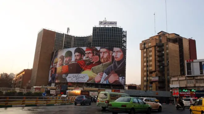 أحد الميادين بشارع "ولي عصر"بالعاصمة الإيرانية طهران بعد انتهاء الاحتجاجات الأخيرة المناوئة للنظام وسياساته.