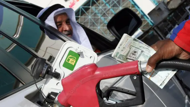 سعودی عرب نے ٹیکس کے ساتھ ساتھ پیٹرول کی قیمت میں بھی 127 فیصد اضافہ کر دیا ہے