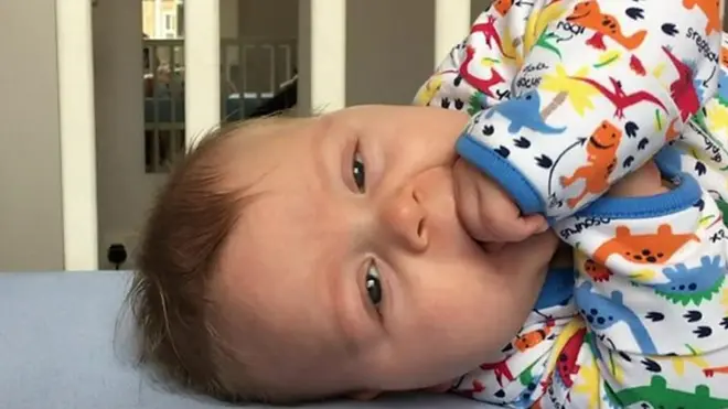 نوم الأطفال الرضّع على ظهورهم "يمنع خطر الموت"