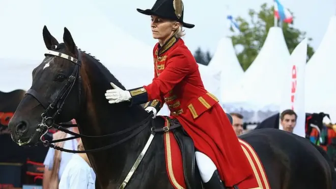 Фон дер Ляйен на открытии чемпионата по конному спорту в 2015 году