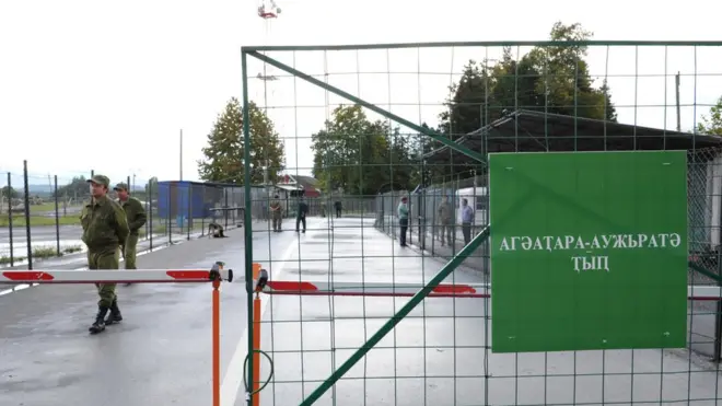 Власти Абхазии говорят, что решение о закрытии двух пропускных пунктов на непризнаной границе уже принято