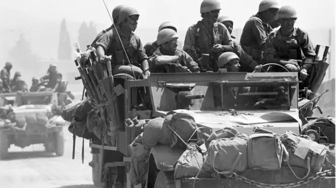 قوات إسرائيلية خلال اجتياح لبنان عام 1982