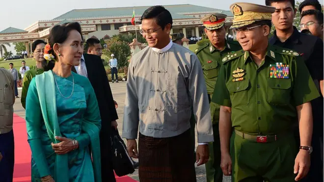 ဖွဲ့စည်းပုံပြင်ဖို့ တပ်မတော်သားလွှတ်တော်ကိုယ်စားလှယ် အနည်းဆုံး လေးဦး လိုအပ်