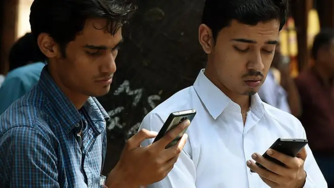 મોબઇલથી મુશ્કેલીમાં યુવાનો