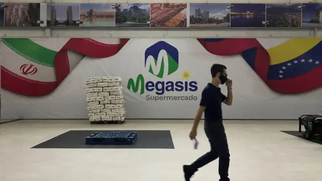 فروشگاه اتکا، وابسته به وزارت دفاع ایران، با نام مگاسیس در پایتخت ونزوئلا افتتاح شد