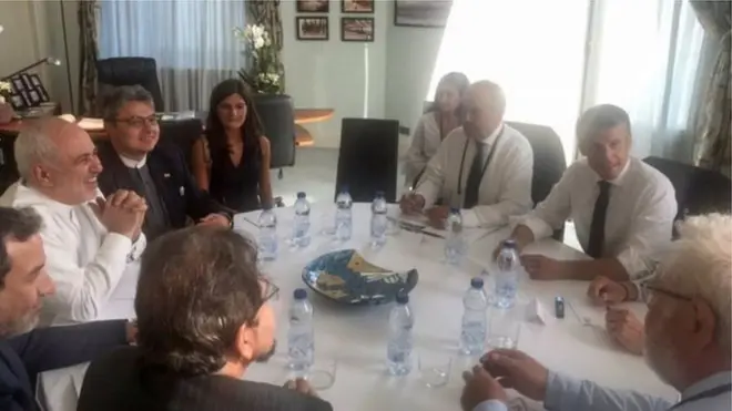 نشر وزير الخارجية الإيراني صورة لزيارته العابرة على وسائل التواصل الاجتماعي