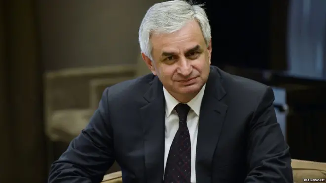 Президент Абхазии Рауль Хаджимба тоже когда-то был оппозиционером