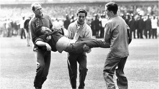 1989లో బ్రిటన్‌లో జరిగిన తొక్కిసలాటలో కనీసం 96 మంది అభిమానులు చనిపోయారు