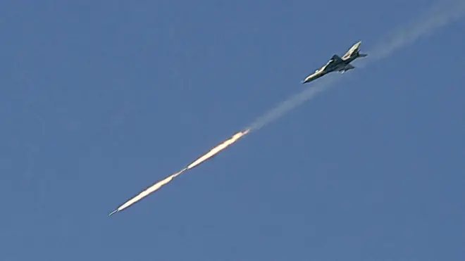 Сирийский МиГ-21 наносит удар по наземным целям. Какой именно самолет был сбит в воскресенье, не сообщается
