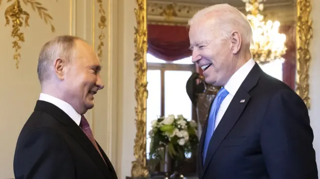 व्लादिमीर पुतिन और जो बाइडन