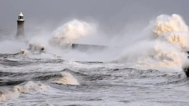 Waves in Tynemouth
