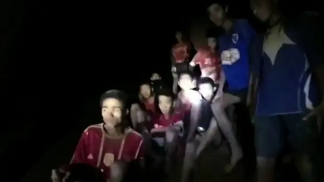 Los menores, de entre 11 y 16 años, y se entrenador, de 25, fueron encontrados tras 9 días desaparecidos en la cueva.