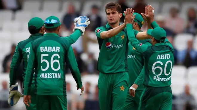 سرفراز احمد کی قیادت میں پاکستانی ٹیم اگرچہ ٹی ٹوئنٹی کی عالمی رینکنگ میں سب سے اونچا مقام حاصل کرچکی ہے لیکن ون ڈے میں حالات ایک جیسے نہیں رہے۔