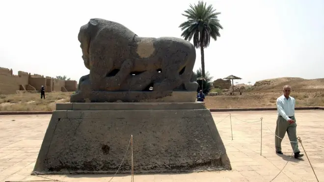 الموقع الذي عثر فيه على القطع الأثرية مجاور لمقام النبي إبراهيم