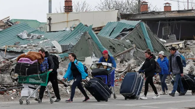 马里乌波尔民众出逃