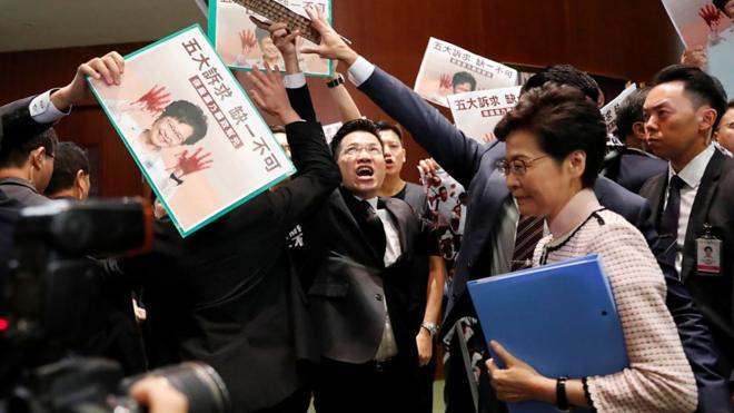 香港特首林郑月娥无法在立法会宣读施政报告