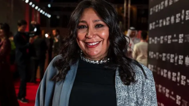 المخرجة السعودية هيفاء المنصور خلال اتفتتاح المهرجان الاثنين