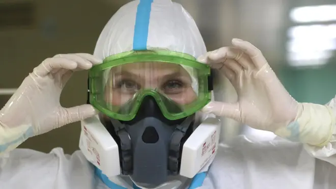 Работа отделения для зараженных коронавирусом пациентов в Городской клинической больнице №52 в Москве