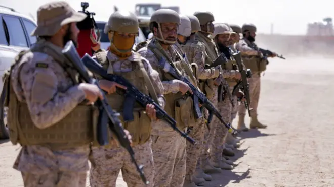 قال المتحدث باسم التحالف السعودي إن قوات التحالف تتقدم إلى الحديدة وأن العمليات العسكرية جارية على بعد 20 كيلو متر من الولاية اليمنية