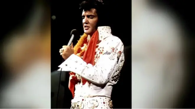 Елвіс помер? Елвіс живий? Елвіс заробляє гроші!