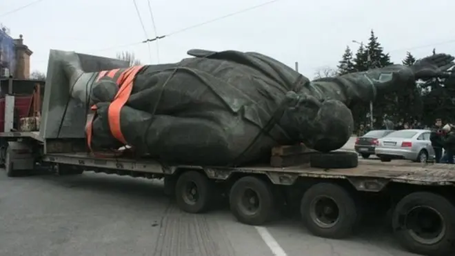 ලෙනින් යුක්රේනයෙන් සමුගනියි