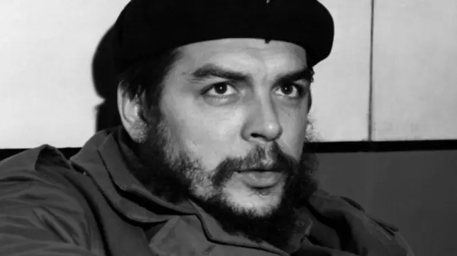 خمسون عاما على وفاة إرنستو "تشي" غيفارا ومازال إرث الطبيب الأرجنتيني المولد يستقطب الآلاء بين من يراه بطلا ومن يراه مجرد راديكالي عنيف