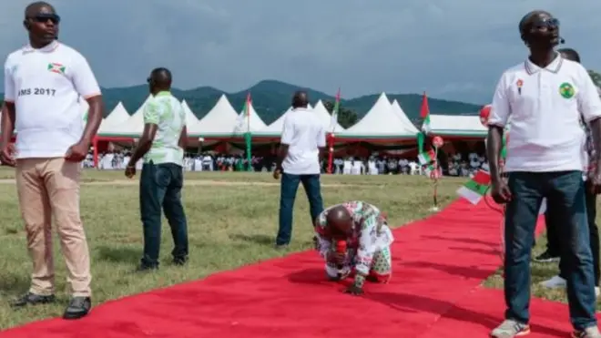 Perezida Nkurunziza mu masengesho arinzwe cyane