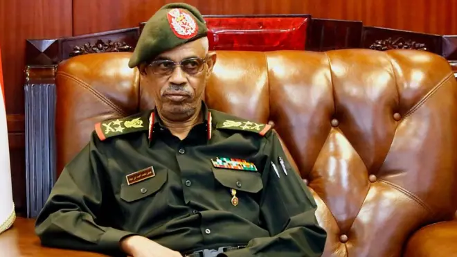 من هو عوض بن عوف؟