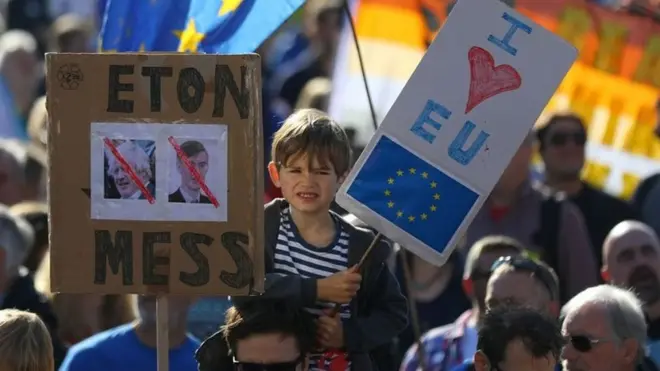 Многие участники марша пришли с детьми