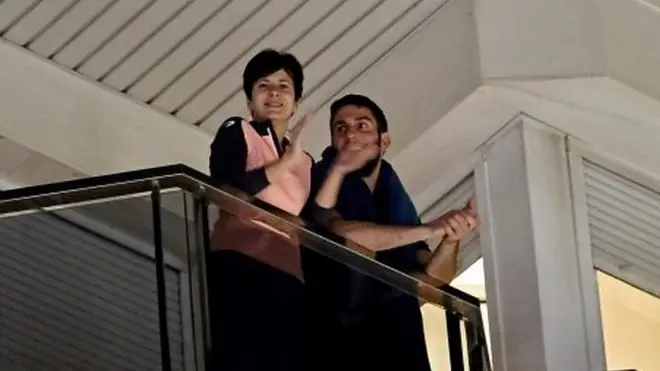 تصفيق حار في إسبانبا وإيطاليا للعاملين الصحيين