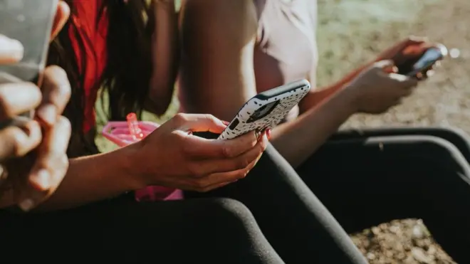 діти смартфон