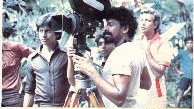 ඩොනල්ඩ් රූපගත කිරීමක් අතරතුර දර්ශන තලයකදී