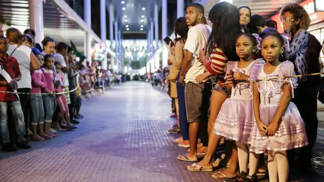 Из-за протестов в Рио-де-Жанейро пришлось изменить маршрут следования Олипийского огня