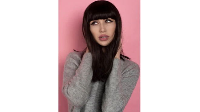 رجل يصل للمرحلة النهائية لمسابقة ملكة جمال كازاخستان