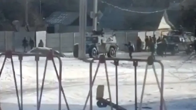 Во дворах в Харькове идут уличные столкновения.