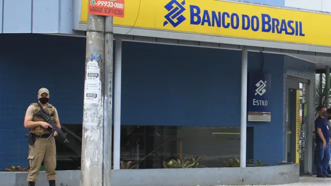 گزشتہ چند برسوں میں مسلحہ گروپوں کی جانب سے بینکوں اور اور ای ٹی ایمیز کو لوٹنے کے واقعات میں تیزی آئی ہے