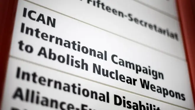 Le prix institué par le Suédois Alfred Nobel récompense cette année une coalition d'ONG qui a poussé à l'adoption d'un traité historique d'interdiction de l'arme atomique, adopté par 122 pays le 7 juillet à l'ONU.