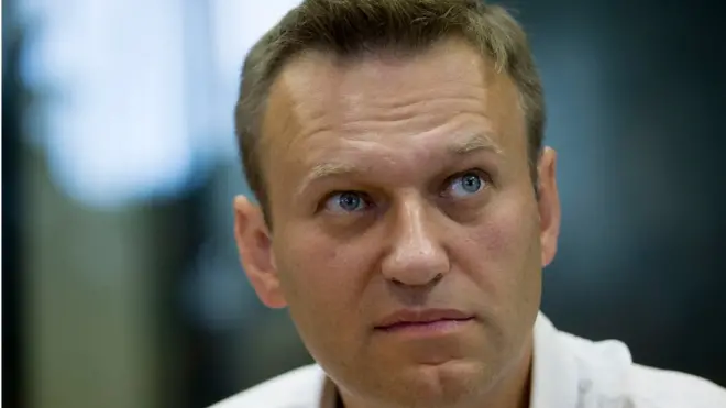 Во ФСИН утверждают, что оппозиционер систематически нарушает возложенные на него обязанности условно осужденного - не приходит в инспекцию отмечаться в назначенные для этого дни.