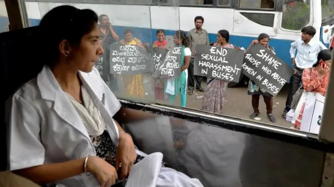 మహిళలపై వేధింపులకు వ్యతిరేకంగా నిరసన