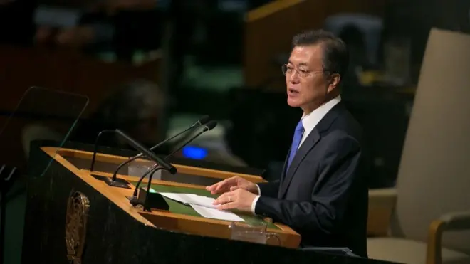 Tổng thống Hàn Quốc Moon Jae-in dự kiến thăm Bắc Kinh vào tháng tới trong nỗ lực hàn gắn quan hệ với Trung Quốc.