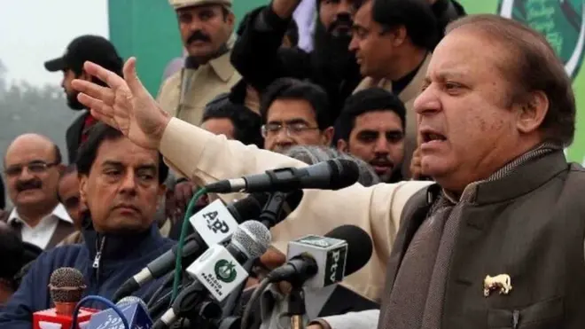 نواز شریف نے کہا کہ ’مجھے یہ کہتے ہوئے بہت برا لگتا ہے کہ عدلیہ نے مجھے نا اہل کیا ہے۔ کڑوروں افراد نے مجھے منتخب کیا اور پانچ بندوں نے مجھے نااہل کیا۔‘