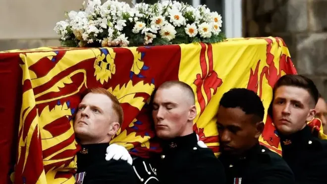 女王灵柩移送爱丁堡