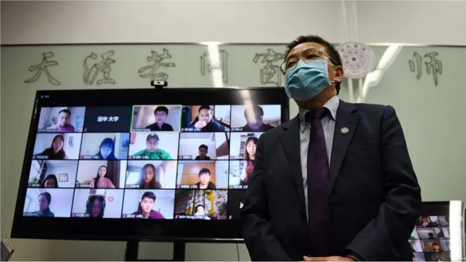 యూనివర్శిటీల్లో కూడా ఆన్‌లైన్ ద్వారానే తరగతులు నిర్వహిస్తున్నారు