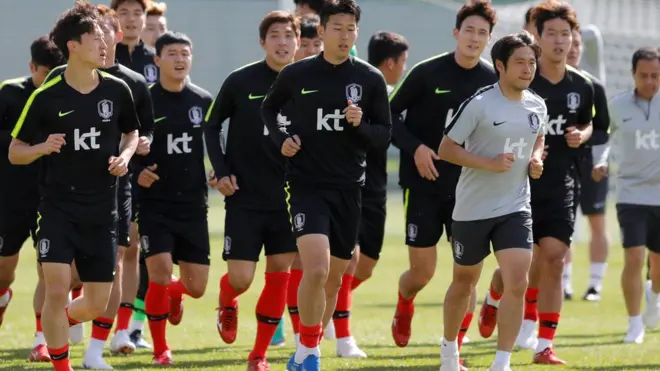한국 대표팀은 13일 러시아 베이스캠프인 상트페테르부르크에서 첫 공개 훈련을 가졌다