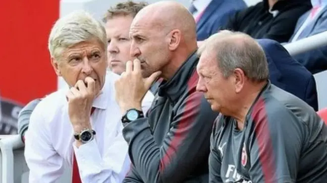 يتولى فينغر قيادة أرسنال منذ 21 عاما