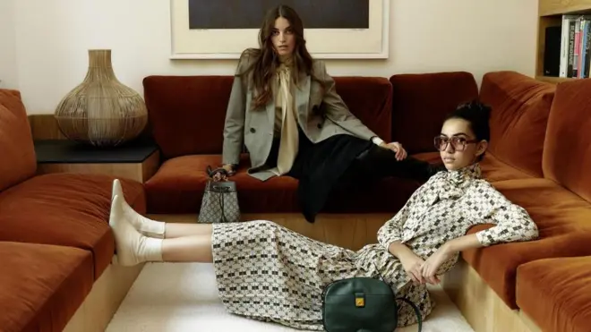 У минулі десять років поширився продаж дизайнерського одягу, що був у вжитку (наприклад, в інтернет-магазині Vestiaire Collective)