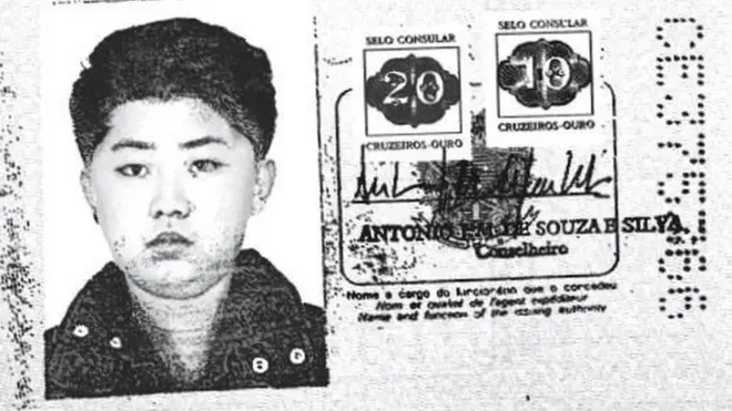 La fotocopia de un pasaporte presuntamente usado por Kim Jong-un fue obtenida por la agencia de noticias Reuters.